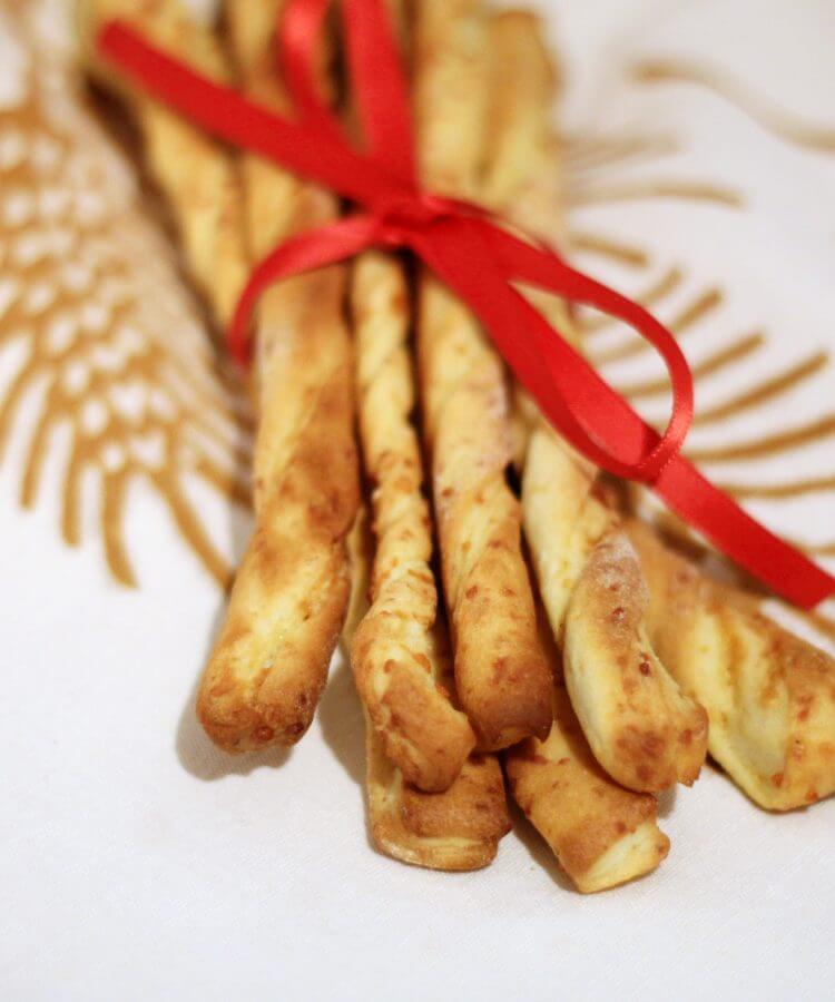 Grissini alla carbonara/ Carbonara breadsticks.