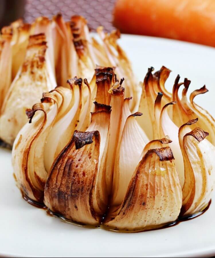 Cipolle al forno caramellate/ Baked caramelized onions.