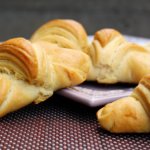Katmer Poğaça pane turco sfogliato/ Katmer Poğaça Turkish peeled bread.
