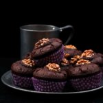 Muffin al triplo cioccolato./ Triple chocolate muffins.
