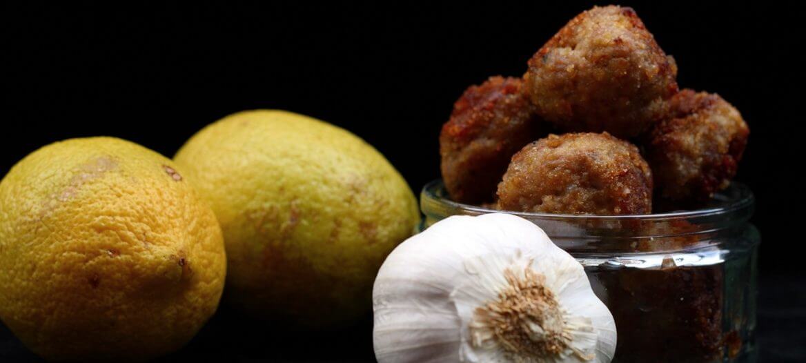 Polpettine limone e pecorino./ Pecorino cheese and lemon meatballs.