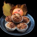 Muffin alle mele con copertura croccante/ Apple muffins with crunchy crust.