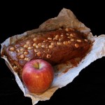 Plum- cake avena, mele e nocciole/ Oat, apple and hazelnut plum- cake.
