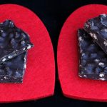 Barrette di cioccolato ai cereali soffiati/ Chocolate bars with puffed cereals.