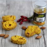 Biscotti pizzichini da aperitivo/ Golden savory biscuits.