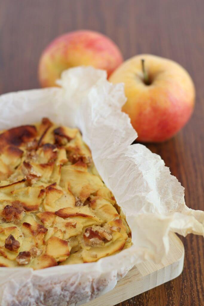 Quadrotti di mele light/ Light apple squares.