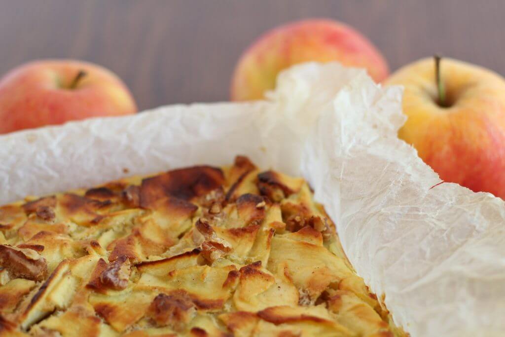 Quadrotti di mele light/ Light apple squares.