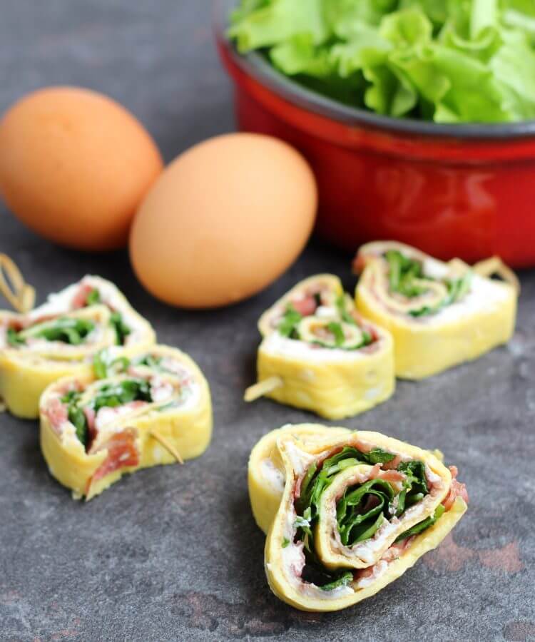 Rotolini di frittata al caprino/ Omelette rolls with goat's cheese.
