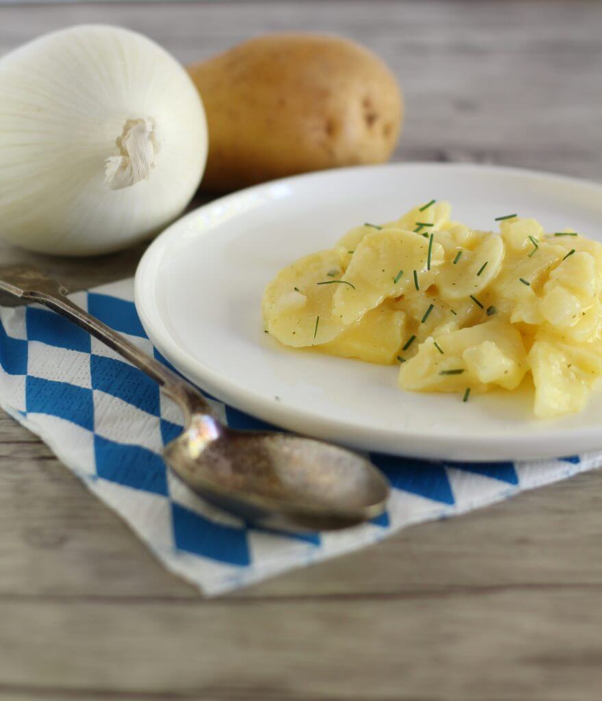 Kartoffelsalat bayrisch, insalata di patate bavarese/ Kartoffelsalat bayrisch, Bavarian potato salad.