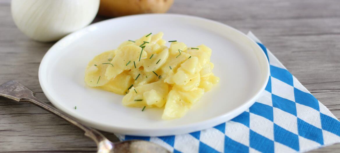 Kartoffelsalat bayrisch, insalata di patate bavarese/ Kartoffelsalat bayrisch, Bavarian potato salad.