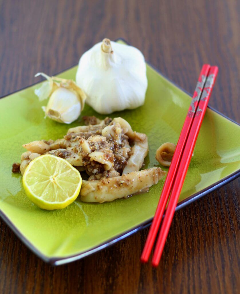 Calamari aglio e pepe, ricetta thai/ Thai style garlinc and pepper calamari.