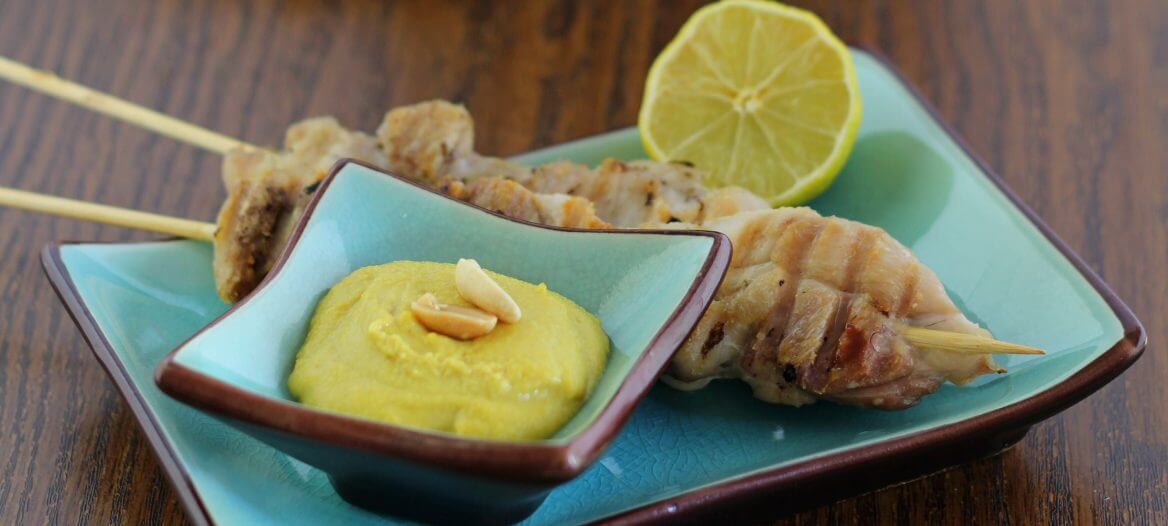 Pollo satay/ Chicken satay.
