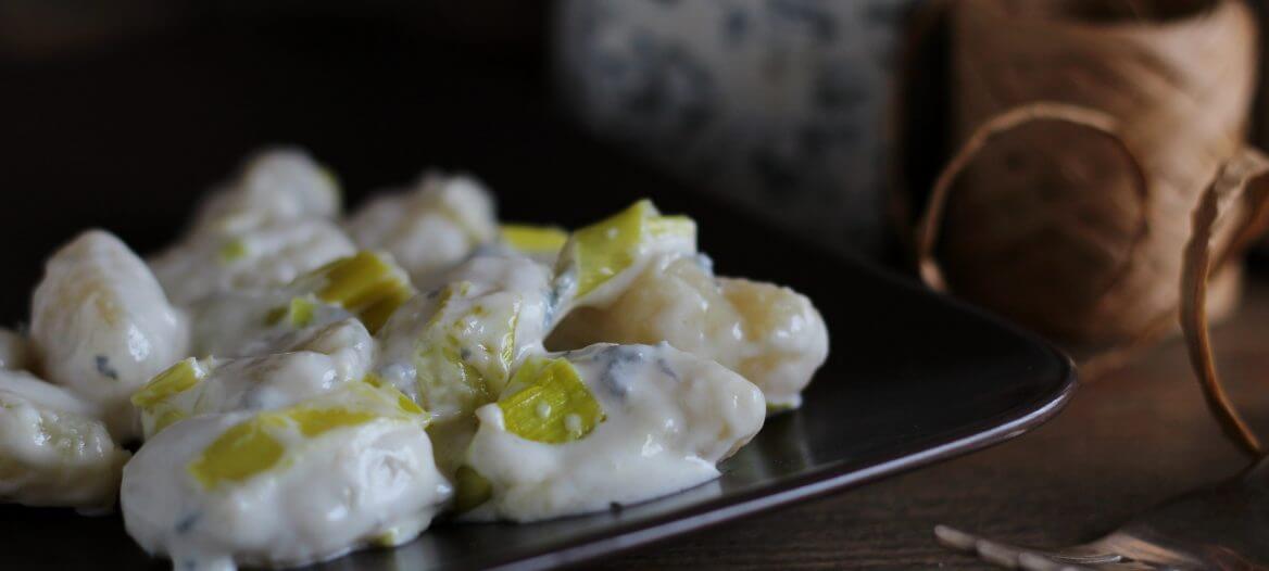 Gnocchi di patate al blu di capra e porri/ Potato gnocchi with goat's blue cheese and leek.