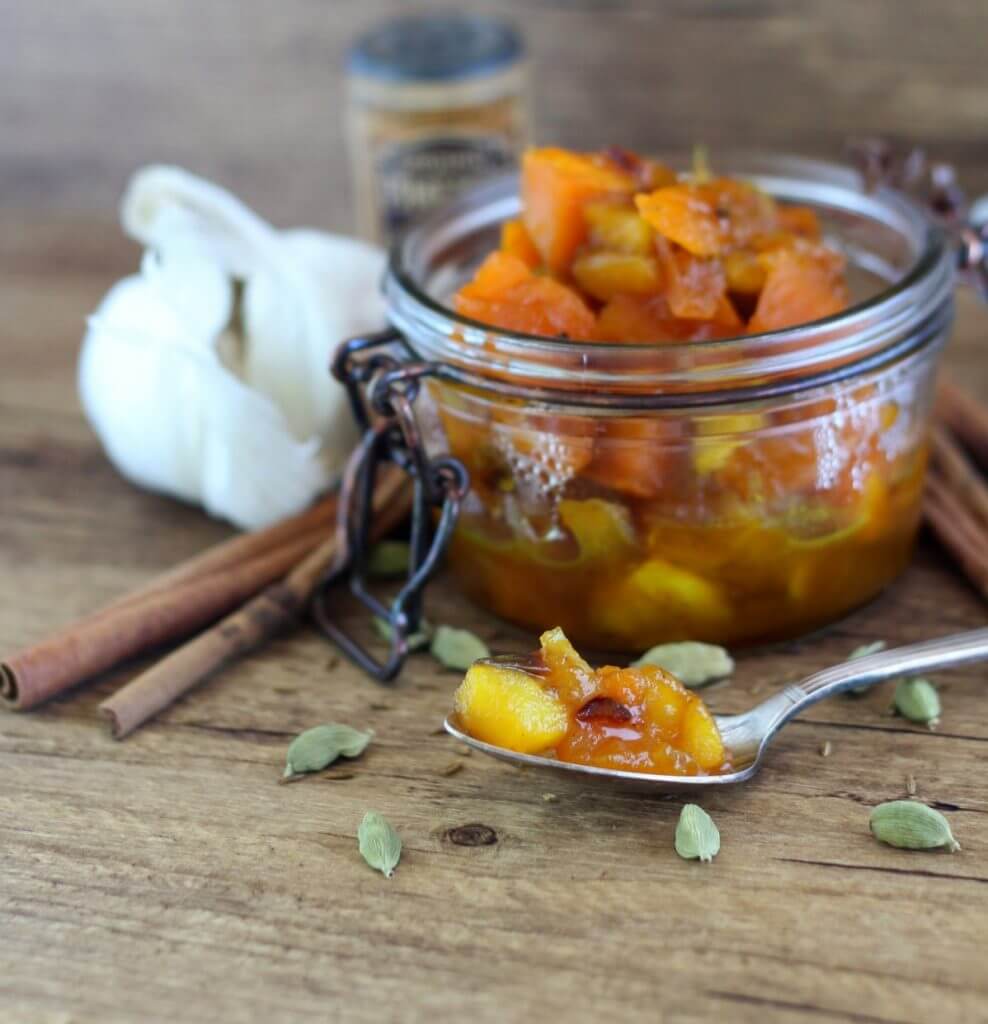 Chutney speziato di zucca e mele renette.