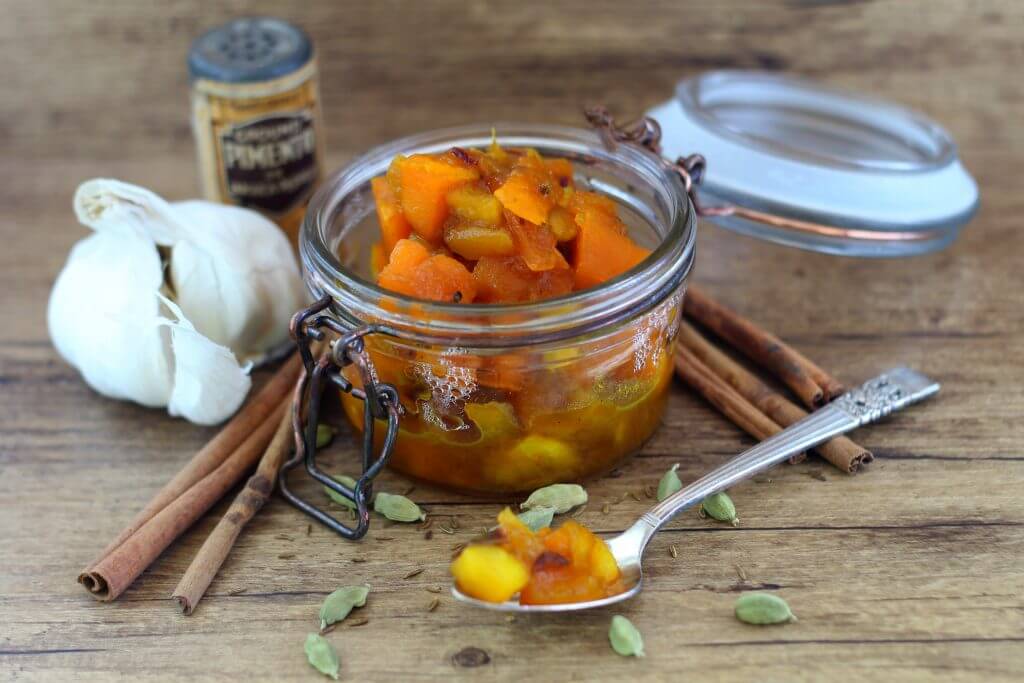 Chutney speziato di zucca e mele renette.