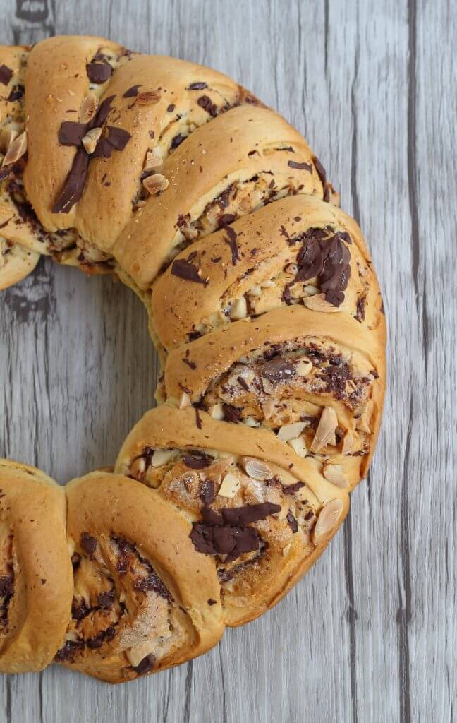 Pull apart chocolate crown.