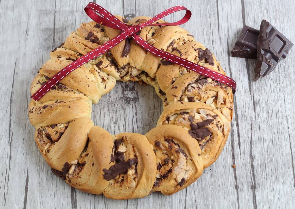Pull apart chocolate crown.