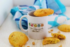 Sweet and salty peanut biscuits.