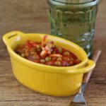 Cuttlefish and peas with tomato sauce.