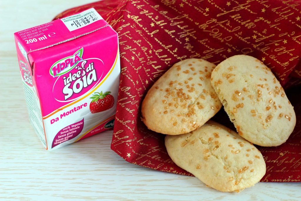 Vegan cookies with soy cream.