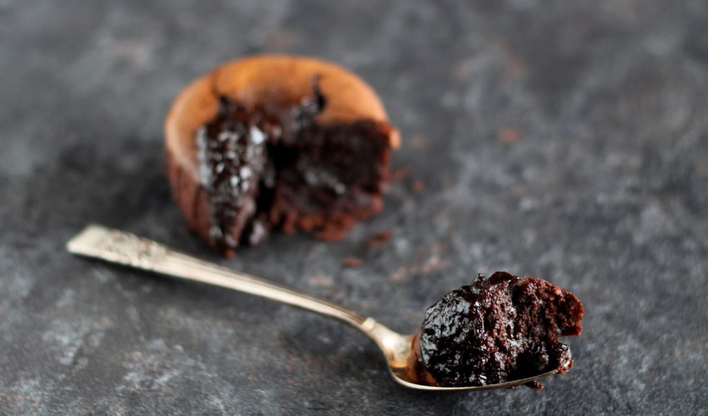 Tortini di cioccolato con cuore fondente.