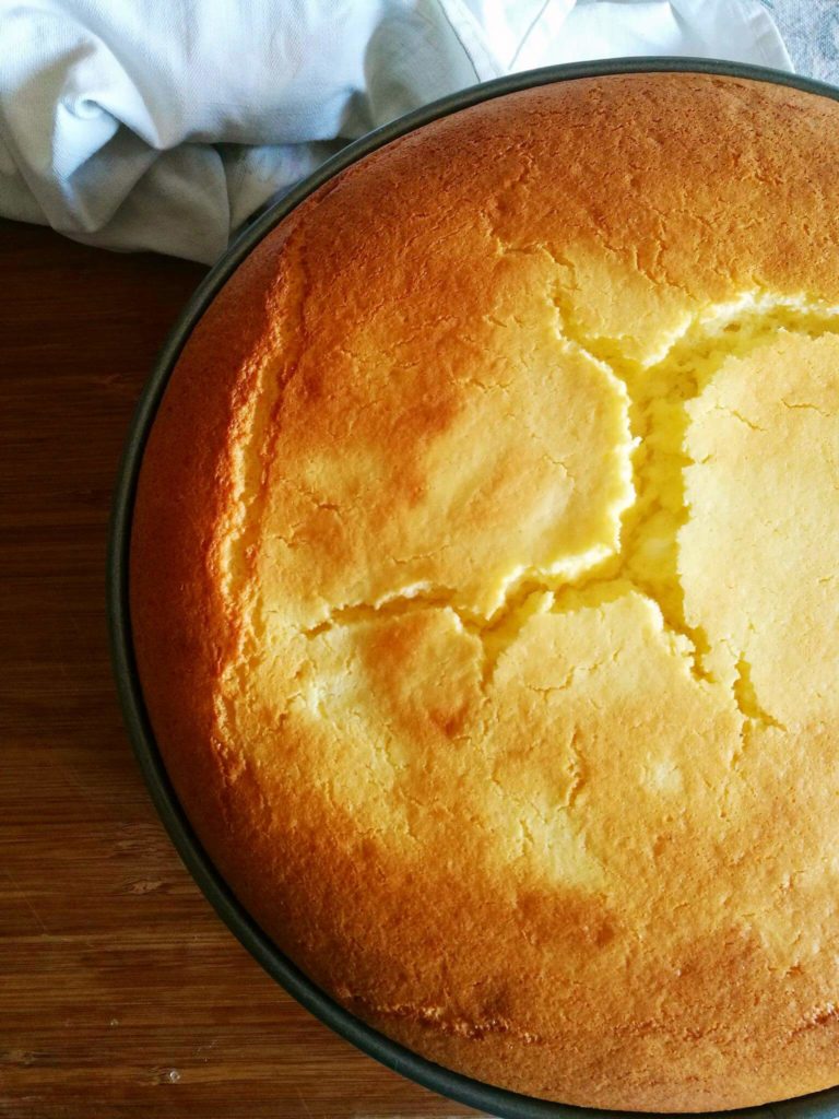 Baked plain cheesecake.