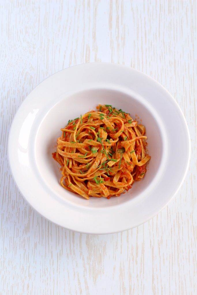 Wholewheat noodles with dry tomato's pesto, smoked paprika and chives.