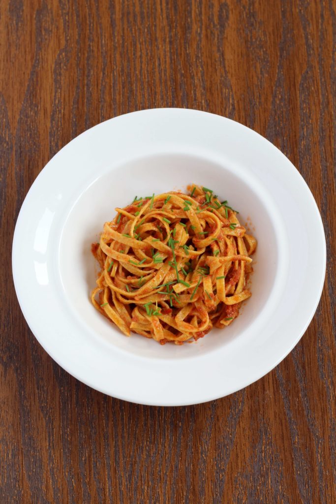Wholewheat noodles with dry tomato's pesto, smoked paprika and chives.