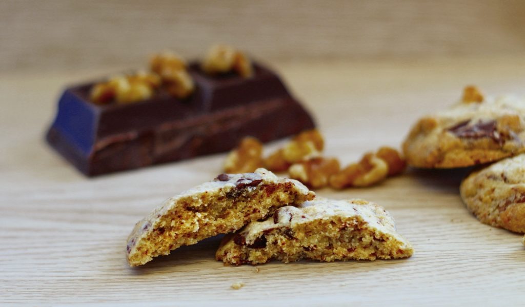 Chocolate and walnut cookies.