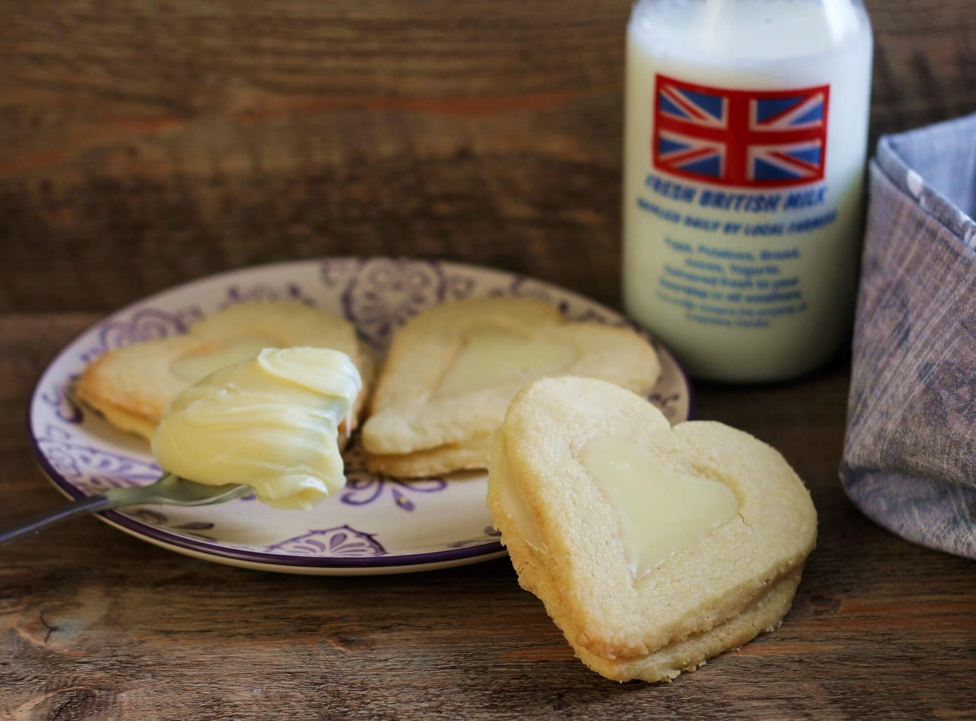 Biscotti Di Frolla Con Crema Al Cioccolato Bianco E Whisky La Mora Romagnola