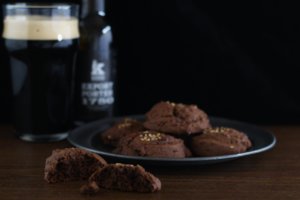 Biscotti alla birra porter e cioccolato