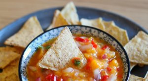 Salsa di mango per pollo, pesce e nachos.