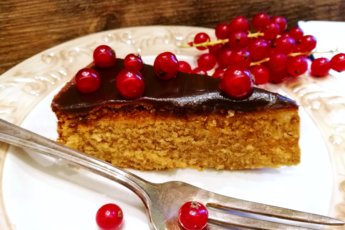 Kinuskikaka, torta svedese al caramello.