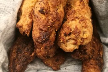 Walnut and fig breadsticks