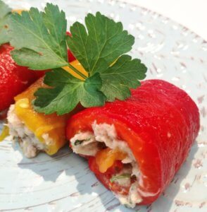 Rotolini di peperoni al tonno.