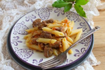 Pasta con sugo genovese.