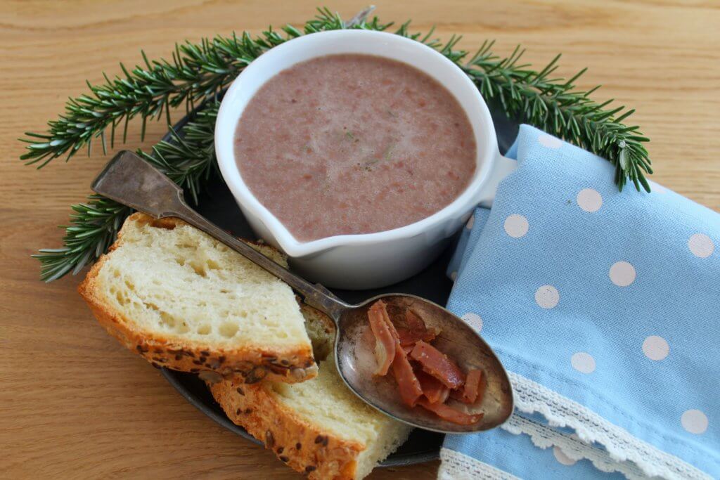 Borlotti bean tasty soup, a cheap family recipe.