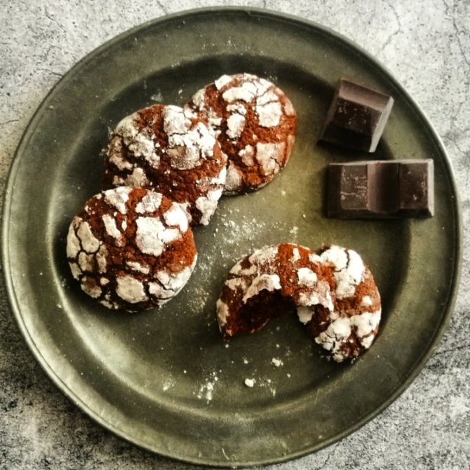 Biscotti al cioccolato " crinckle cookies".