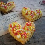 Saffron and rhum shortbread biscuits.