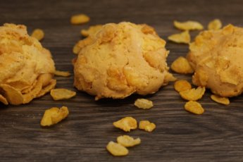 Rose del deserto, biscotti fatti con corn-flakes e uvetta.