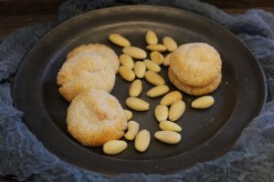 Vegan cookies with almond okara or almond meal
