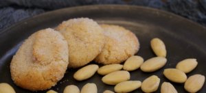 Biscotti vegani con okara o farina di mandorle.