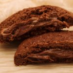 Biscotti tipo Grisbì con ripieno alla crema di nocciole.