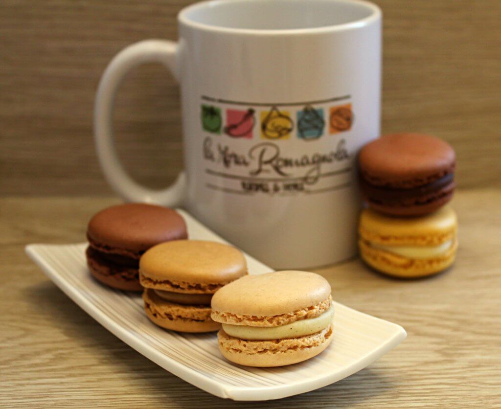 Macarons al cioccolato, ricetta di Luca Montersino.