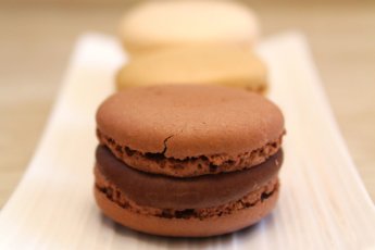 Chocolate macarons, recipe by Luca Montersino.