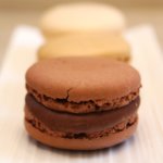 Macarons al cioccolato, ricetta di Luca Montersino.