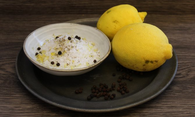 Sale aromatico al limone e pepe nero.