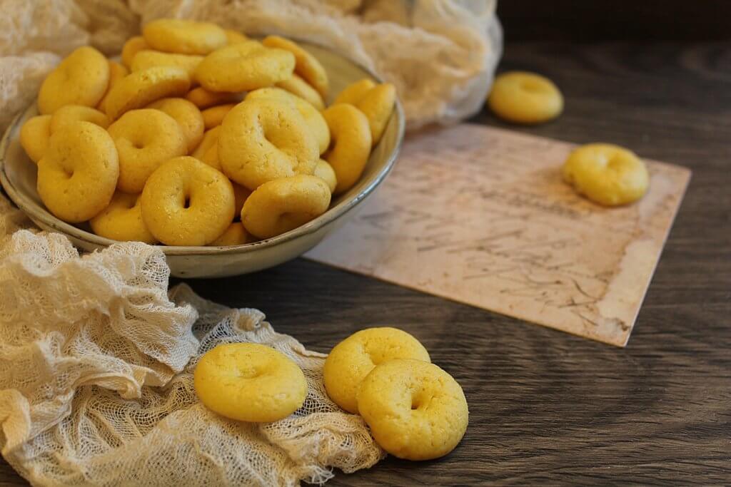 Zuccherini bolognesi, typical wedding sugar cookies from Bologna.