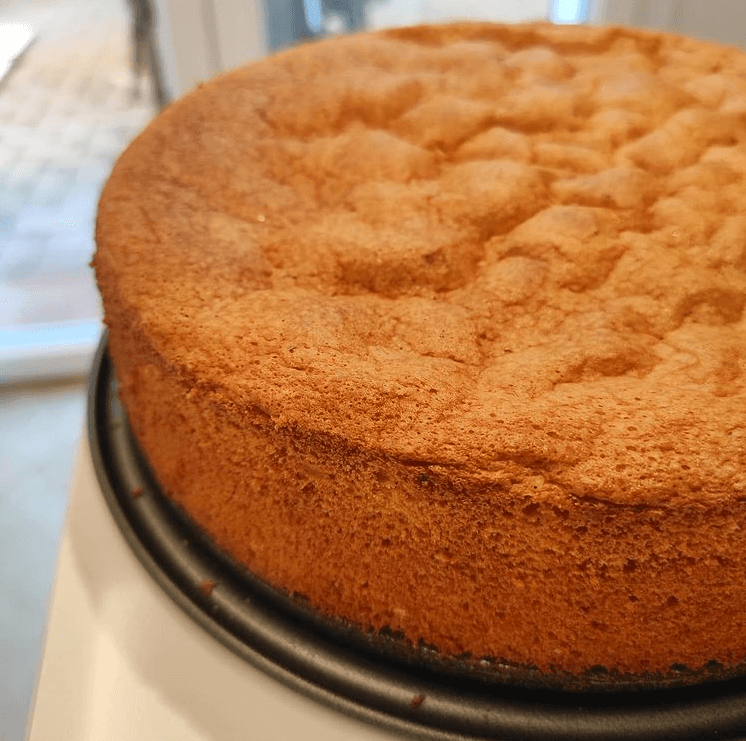Sponge cake, traditional recipe for a soft and perfect cake.