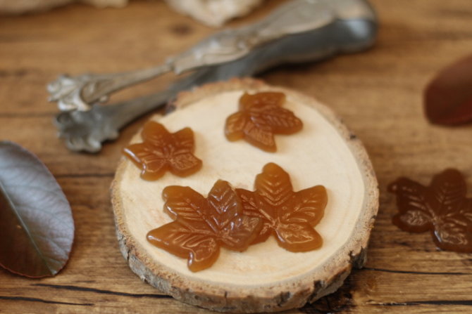 Caramelle facili allo sciroppo d'acero.